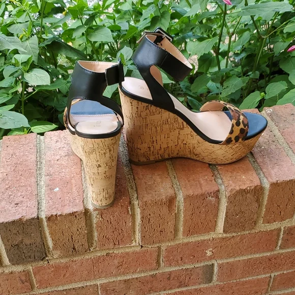 Wild diva ankle strap wedges sz. 8.5 - Picture 4 of 8